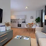 Modernes, Zentrales City-apartment Am Kennedyplatz, Nahe Hauptbahnhof Und Limbecker Platz, Lichtdurchflutete Raeume * Essen