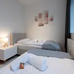 Modernes, Zentrales City-apartment Am Kennedyplatz, Nahe Hauptbahnhof Und Limbecker Platz, Lichtdurchflutete Raeume Appartement