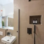 Modernes, Zentrales City-apartment Am Kennedyplatz, Nahe Hauptbahnhof Und Limbecker Platz, Lichtdurchflutete Raeume 아파트 *