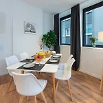 Appartement Modernes, Zentrales City-apartment Am Kennedyplatz, Nahe Hauptbahnhof Und Limbecker Platz, Lichtdurchflutete Raeume *