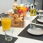 Appartement Modernes, Zentrales City-apartment Am Kennedyplatz, Nahe Hauptbahnhof Und Limbecker Platz, Lichtdurchflutete Raeume *