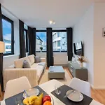 Appartement Modernes, Zentrales City-apartment Am Kennedyplatz, Nahe Hauptbahnhof Und Limbecker Platz, Lichtdurchflutete Raeume *