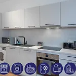 Modernes, Zentrales City-apartment Am Kennedyplatz, Nahe Hauptbahnhof Und Limbecker Platz, Lichtdurchflutete Raeume 아파트