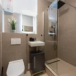 아파트 Modernes, Zentrales City-apartment Am Kennedyplatz, Nahe Hauptbahnhof Und Limbecker Platz, Lichtdurchflutete Raeume 에센