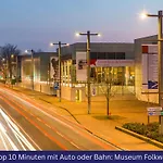 Modernes, Zentrales City-apartment Am Kennedyplatz, Nahe Hauptbahnhof Und Limbecker Platz, Lichtdurchflutete Raeume *