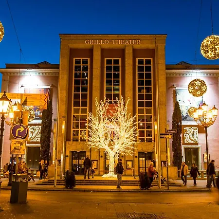 Modernes, Zentrales City-apartment Am Kennedyplatz, Nahe Hauptbahnhof Und Limbecker Platz, Lichtdurchflutete Raeume