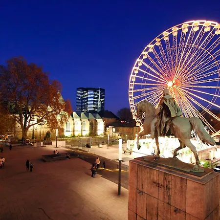 Lägenhet Modernes, Zentrales City-apartment Am Kennedyplatz, Nahe Hauptbahnhof Und Limbecker Platz, Lichtdurchflutete Raeume *