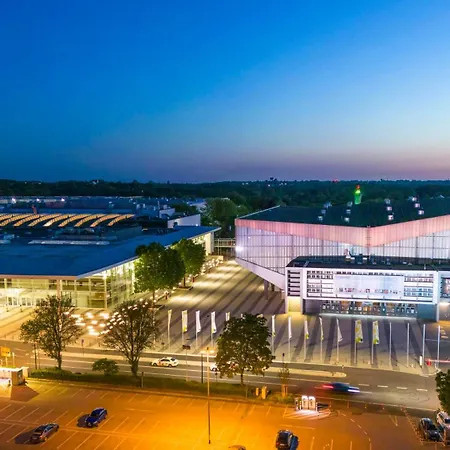 Modernes, Zentrales City-apartment Am Kennedyplatz, Nahe Hauptbahnhof Und Limbecker Platz, Lichtdurchflutete Raeume * 埃森