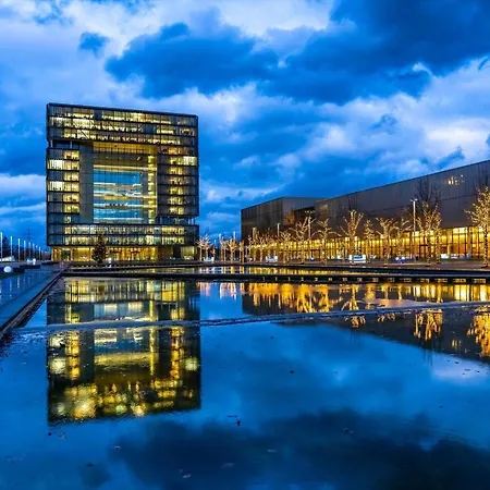 Modernes, Zentrales City-apartment Am Kennedyplatz, Nahe Hauptbahnhof Und Limbecker Platz, Lichtdurchflutete Raeume