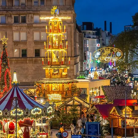 Modernes, Zentrales City-apartment Am Kennedyplatz, Nahe Hauptbahnhof Und Limbecker Platz, Lichtdurchflutete Raeume *