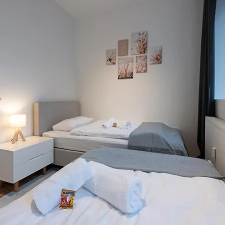 Modernes, Zentrales City-apartment Am Kennedyplatz, Nahe Hauptbahnhof Und Limbecker Platz, Lichtdurchflutete Raeume Apartmán