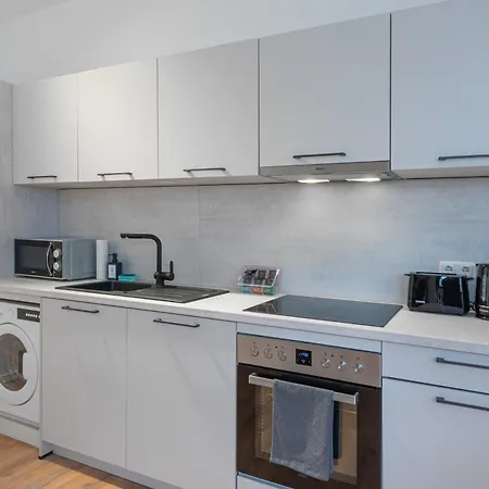Modernes, Zentrales City-apartment Am Kennedyplatz, Nahe Hauptbahnhof Und Limbecker Platz, Lichtdurchflutete Raeume Apartmán