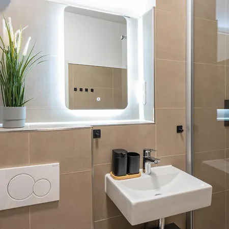Modernes, Zentrales City-apartment Am Kennedyplatz, Nahe Hauptbahnhof Und Limbecker Platz, Lichtdurchflutete Raeume Apartmán Essen