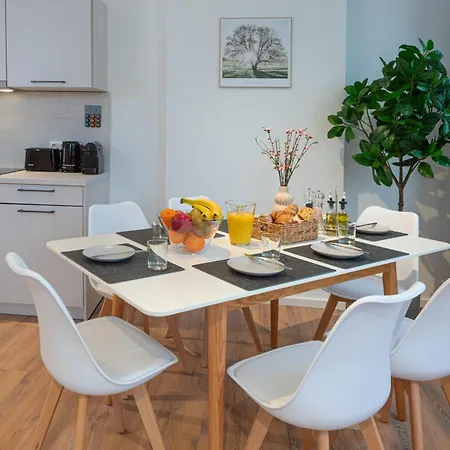 Modernes, Zentrales City-apartment Am Kennedyplatz, Nahe Hauptbahnhof Und Limbecker Platz, Lichtdurchflutete Raeume Essen