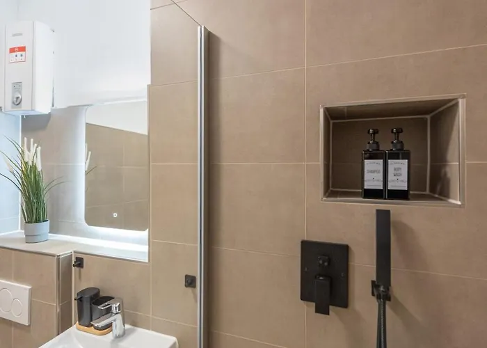 Modernes, Zentrales City-apartment Am Kennedyplatz, Nahe Hauptbahnhof Und Limbecker Platz, Lichtdurchflutete Raeume 아파트 *