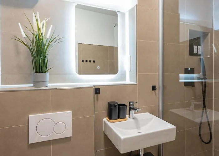 Modernes, Zentrales City-apartment Am Kennedyplatz, Nahe Hauptbahnhof Und Limbecker Platz, Lichtdurchflutete Raeume Lejlighed Essen