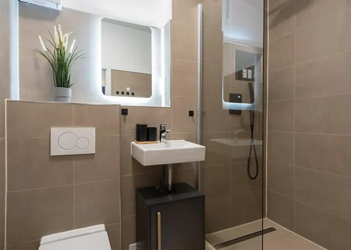 Lejlighed Modernes, Zentrales City-apartment Am Kennedyplatz, Nahe Hauptbahnhof Und Limbecker Platz, Lichtdurchflutete Raeume Essen